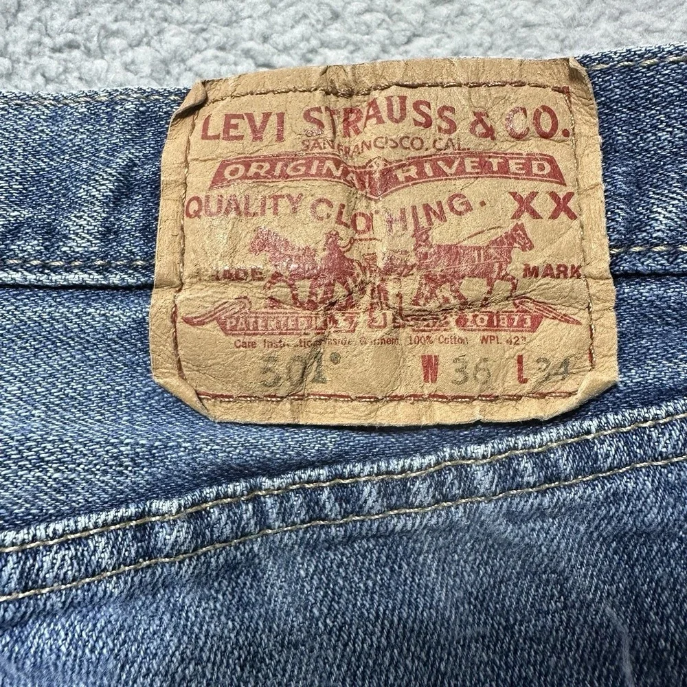 Levis description excellent